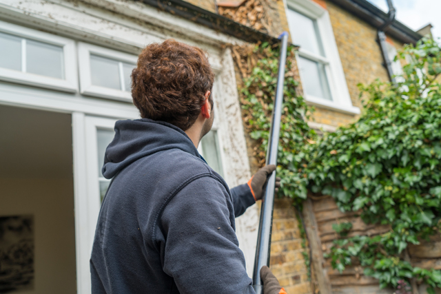 Gutter Cleaning Services SW4 Clapham